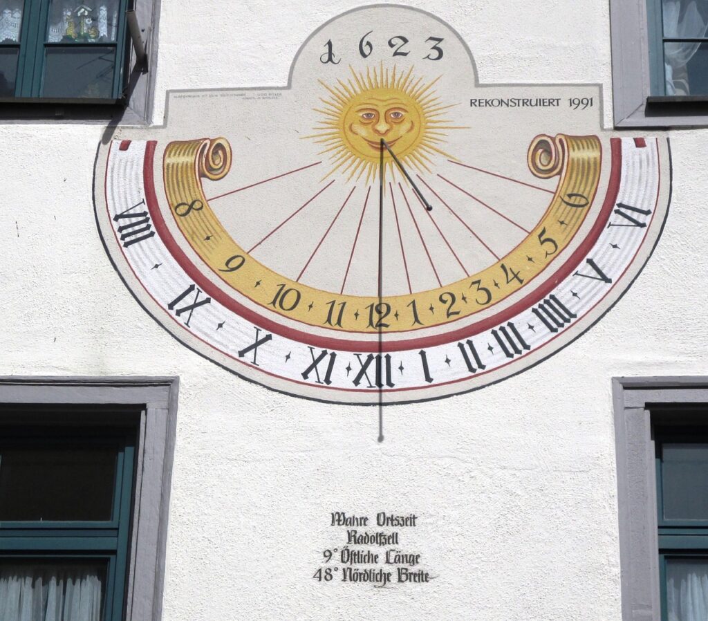 sundial-318850_1280